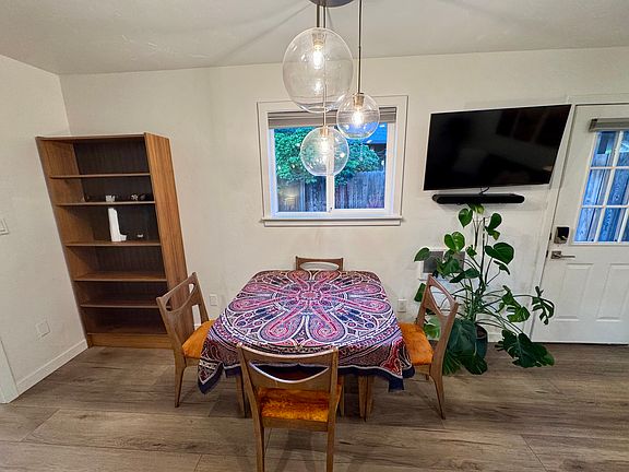 4th image of 616 NE Irving Ave #2