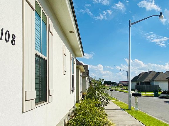 3rd image of 108 Parker Ln