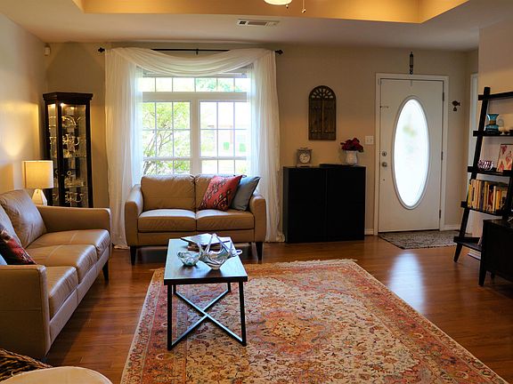 4th image of 3966 Hemlock Ln