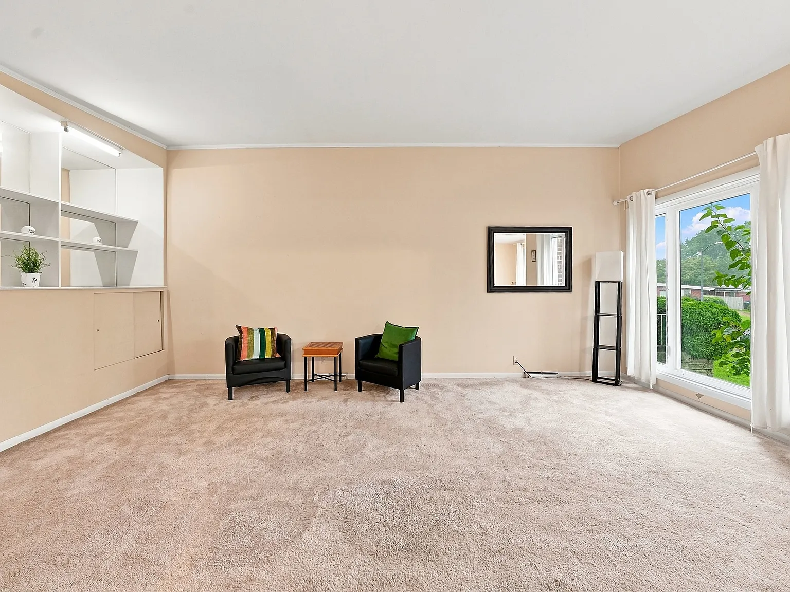 3 bed, 1.5 bath, 2468 sqft, $2,300 — Photo 4