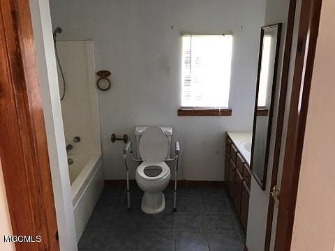 5th image of 32260 Dogwood Ln