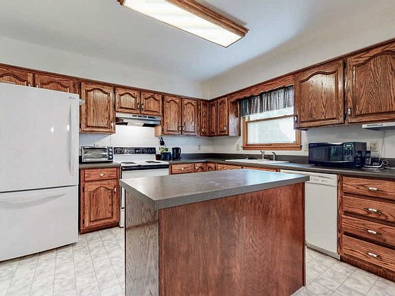 3rd image of 132 Ashley Marie Dr