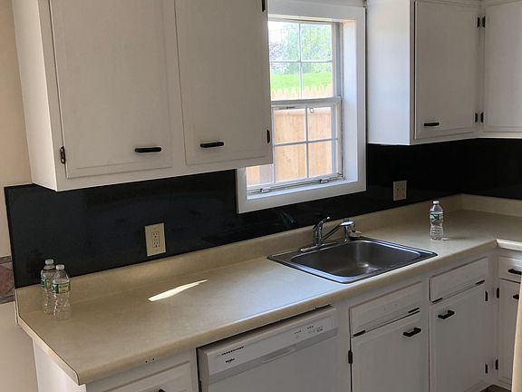 5th image of 25 Pamela Ln