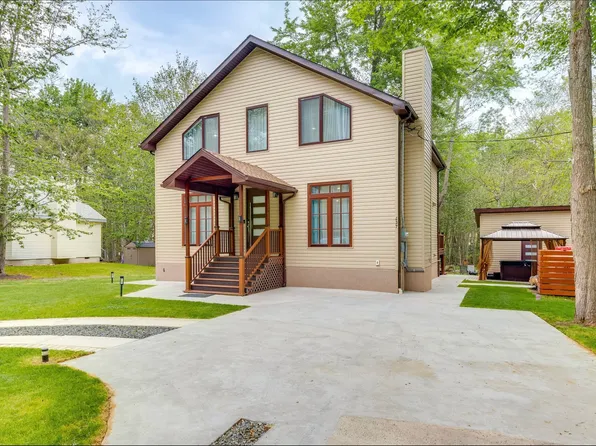 2135 Rosemont Dr, Tobyhanna, PA 18466