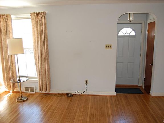 5th image of 283 S Huxley Dr