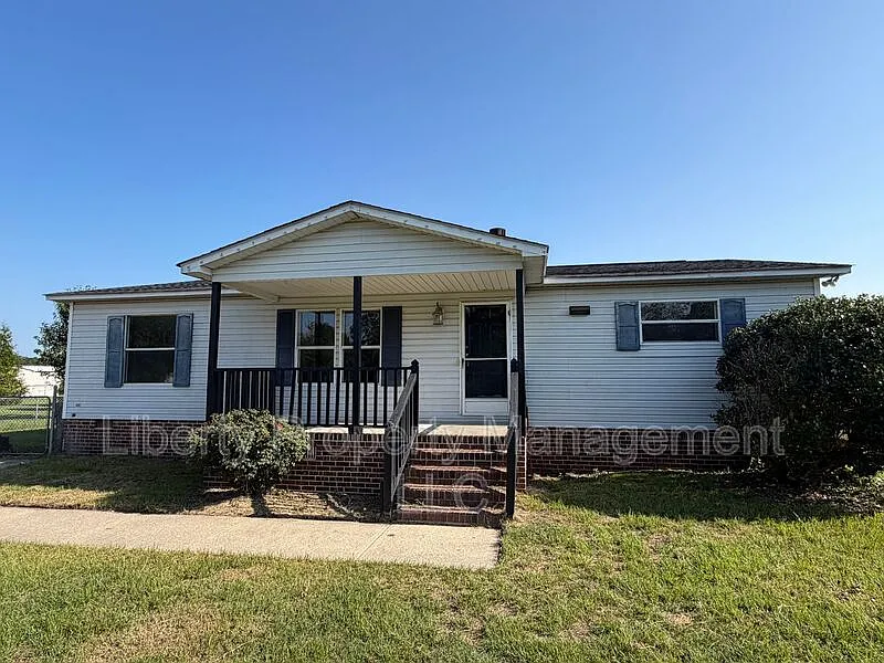 3 bed, 2.0 bath, 1260 sqft, $1,275 — Photo 2