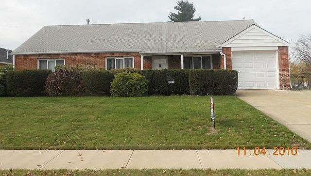 1st image of 680 Willow Dr