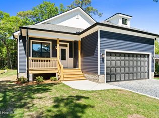 215 37th St NE, Oak Island, NC 28465