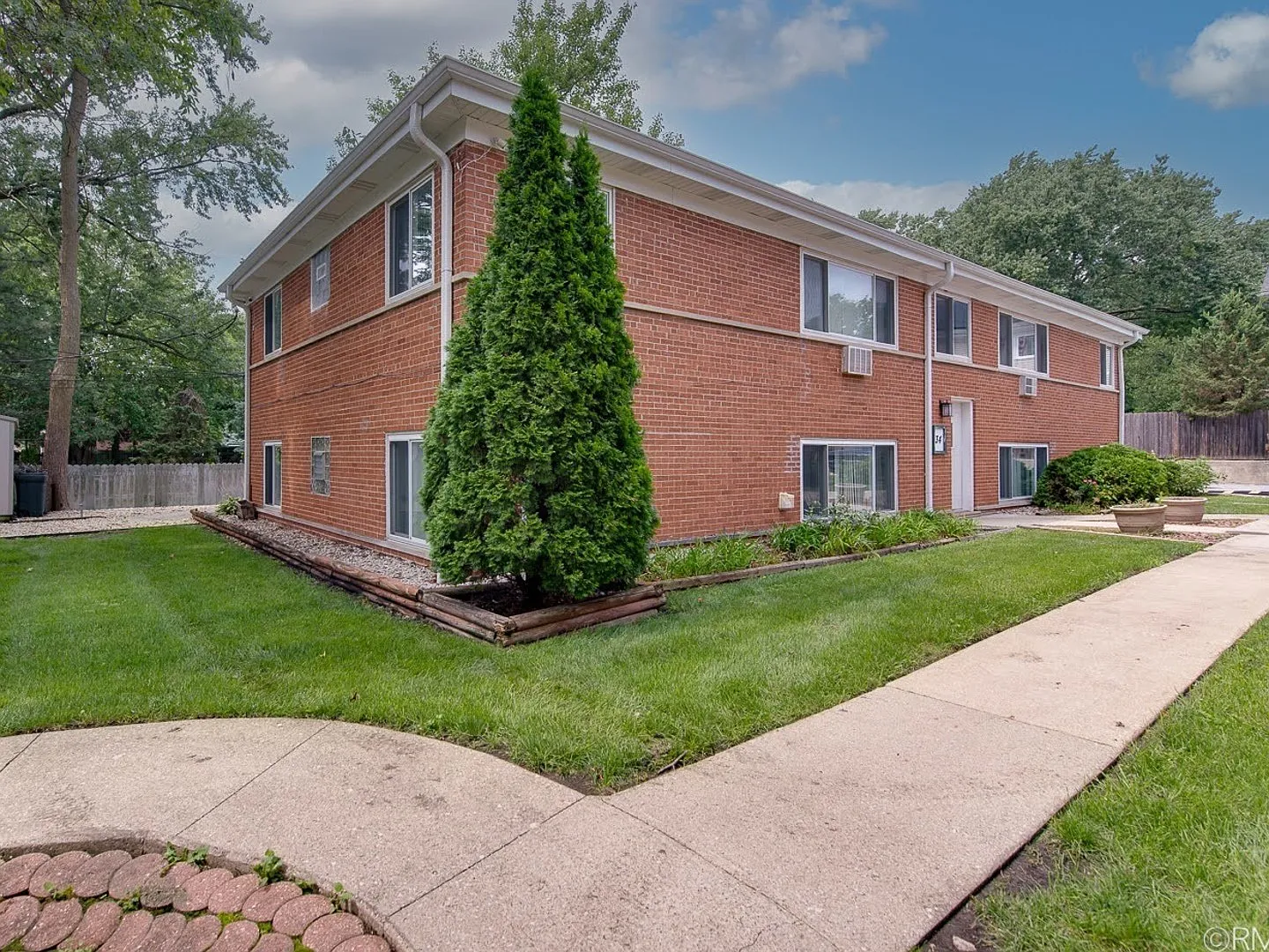 2 bed, 655 sqft, $1,800 — Photo 1