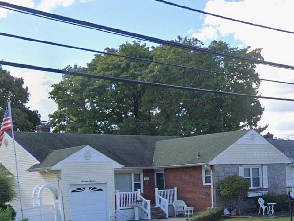 1st image of 158 Lincoln Avenue