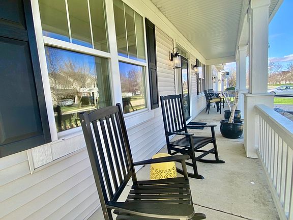 3rd image of 930 Jessamine Dr