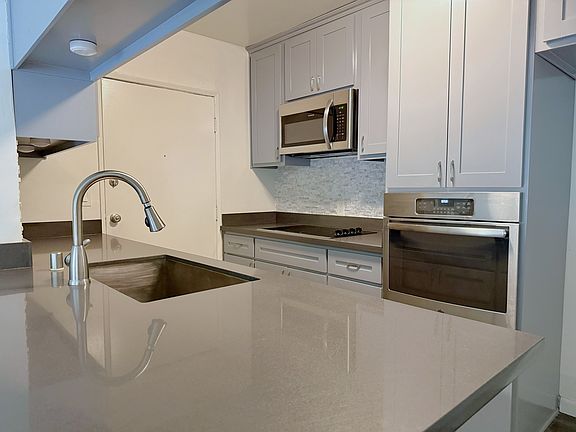 3rd image of 10809 Camarillo St APT 1