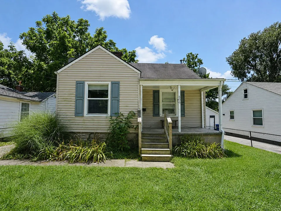 636 Golfview Dr