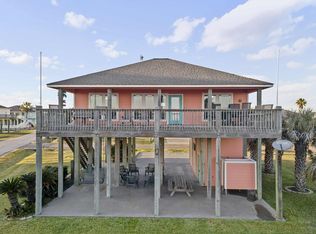 2902 Lakeside Dr, Crystal Beach, TX 77650
