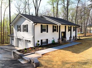 1084 W Outer Dr, Oak Ridge, TN 37830