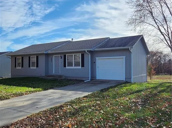 2005 Stacy Rd, Harrisonville, MO 64701