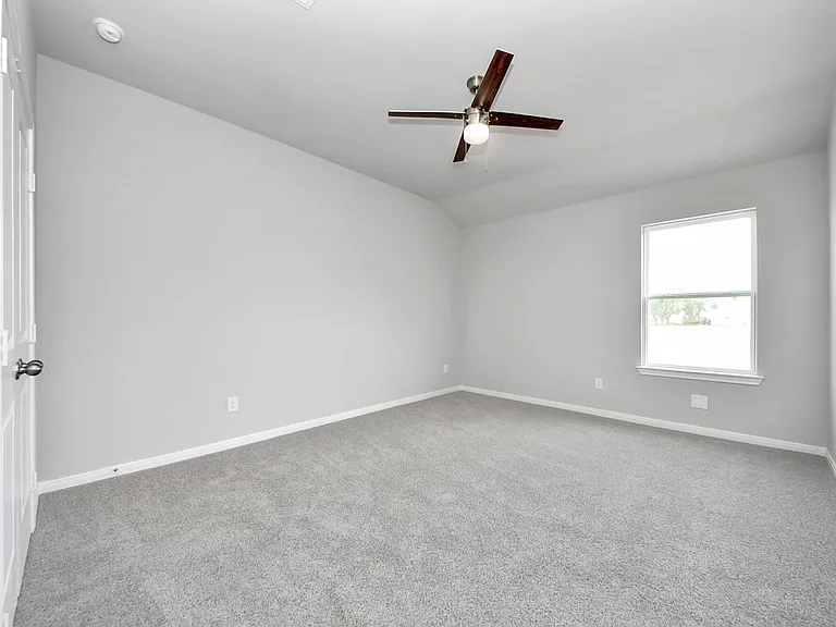688 Swallow Dr — Photo 36