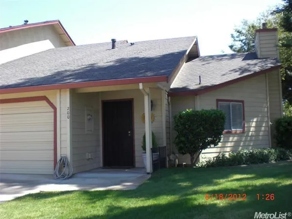 200 Gilbert Dr, Ripon, CA 95366