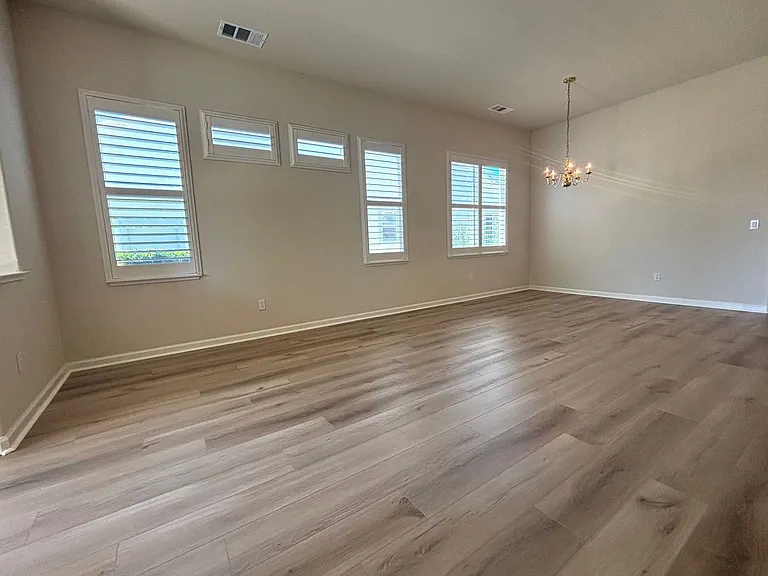 1532 Alton Ln — Photo 3