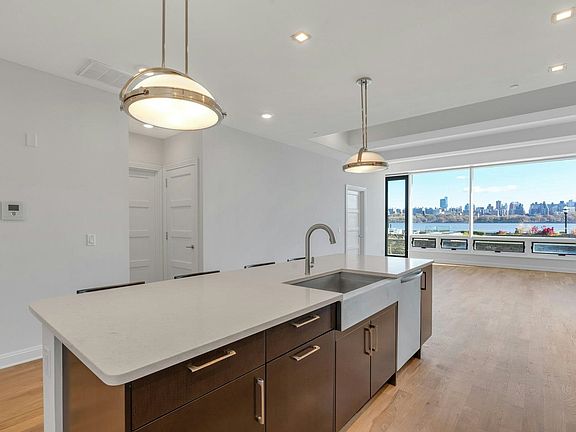 2nd image of 9 Somerset Ln Unit 106