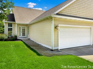 17644 Dustin Dr #16, Spring Lake, MI 49456