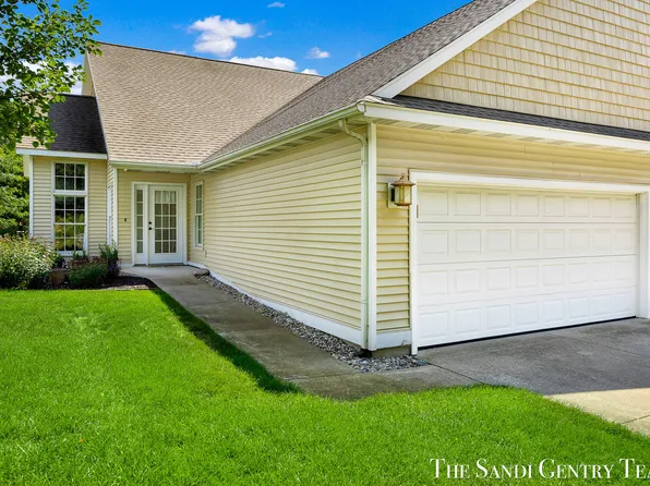 17644 Dustin Dr #16, Spring Lake, MI 49456