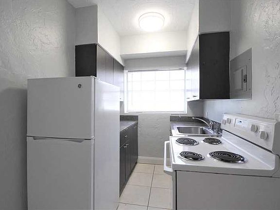3rd image of 7635 Dickens Avenue # B Fl 1ST