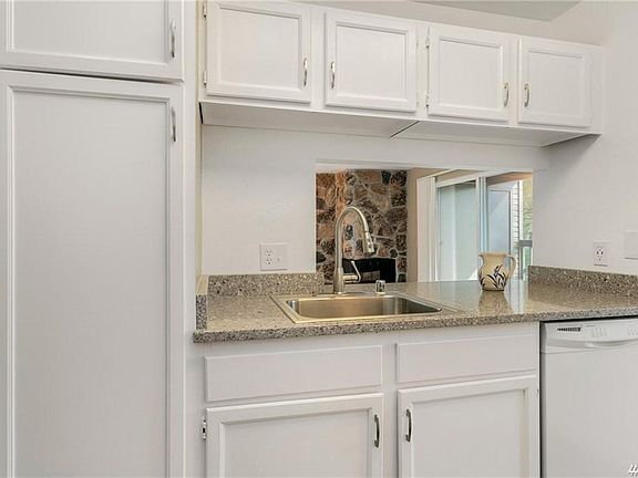 3rd image of 14630 35th Ave NE #203
