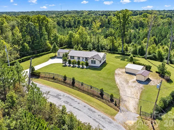 892 Taylor Dr, Lancaster, SC 29720