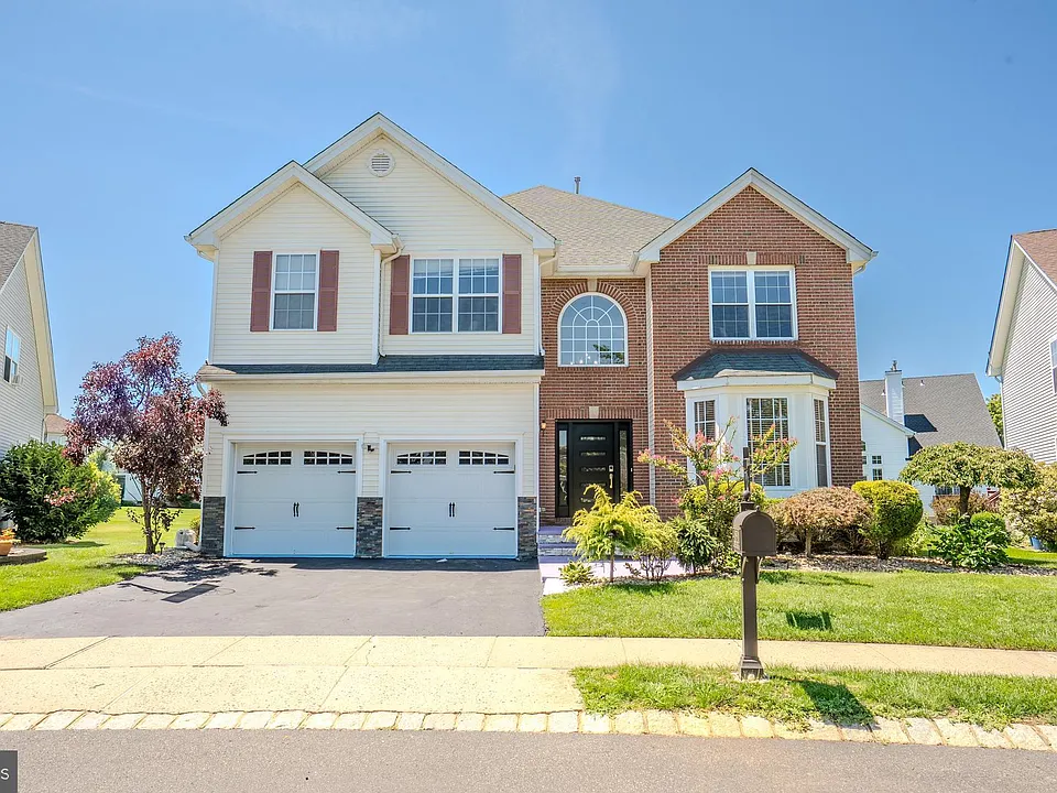 8 Jumping Brook Ct