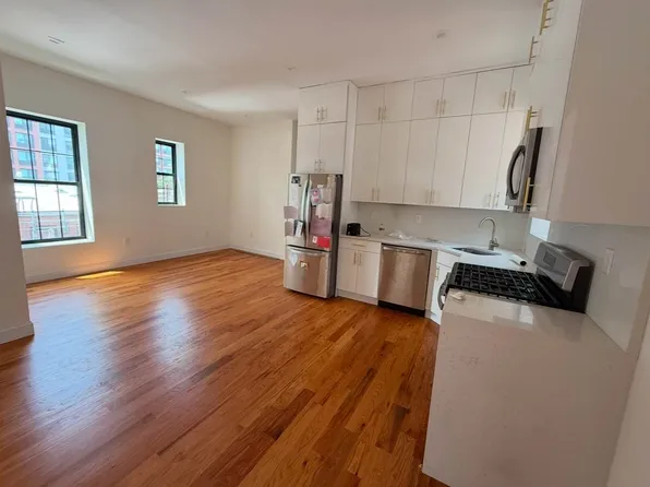 512 Grand Street image 9 of 10