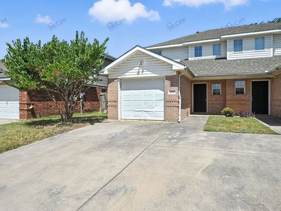 1317 Village Garden Dr, Azle, TX 76020