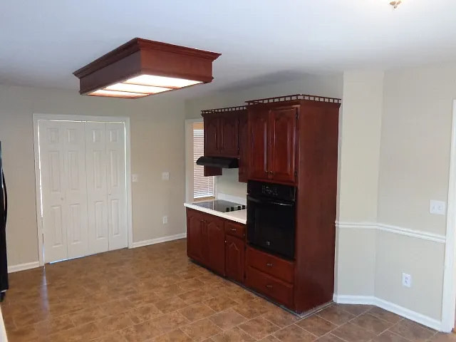 5 bed, 4.0 bath, 3218 sqft, $3,165 — Photo 3