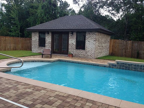 Pool house with 1/2 bath