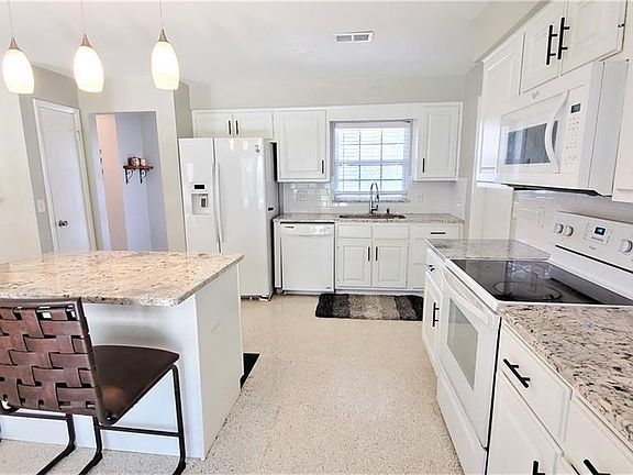 5th image of 641 Sherwood Dr