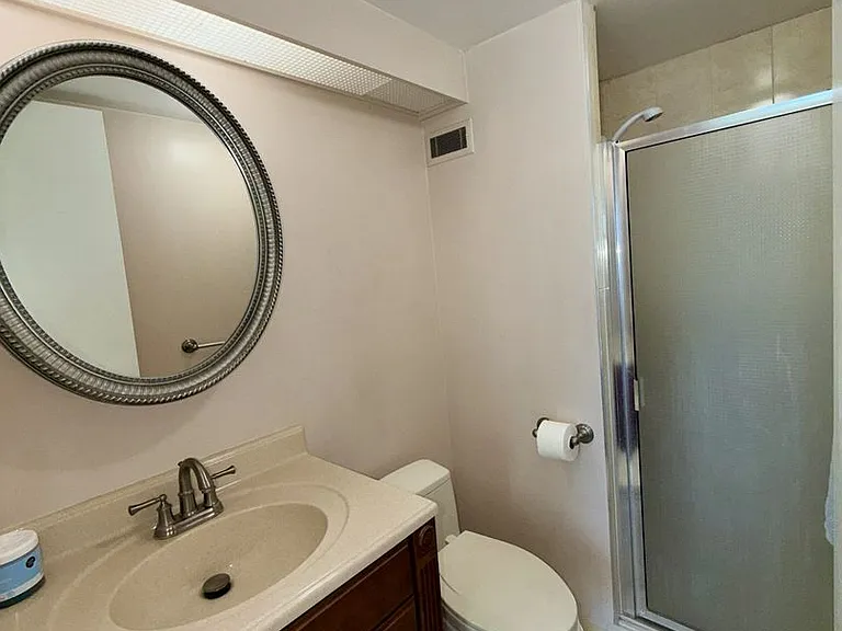 225 Queen St #14B — Photo 9