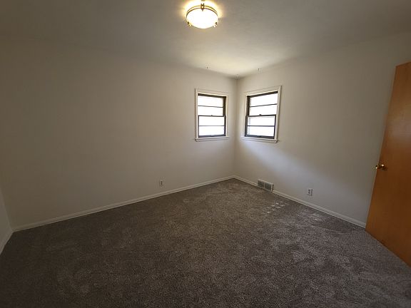 4th image of 816 N Sunset Ave