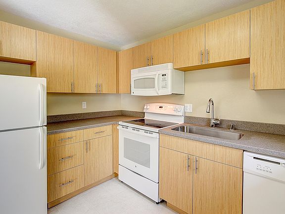 5th image of 13727 NE 11th St #Y02