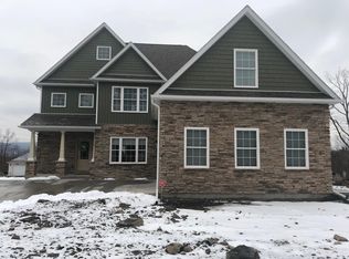 618 Wisteria Dr, Pittston, PA 18641