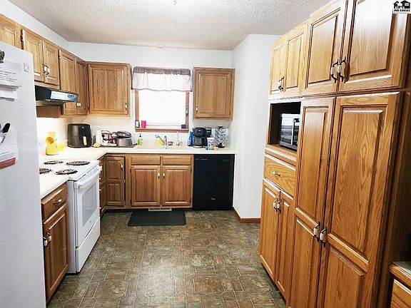 5th image of 823 S Elm St