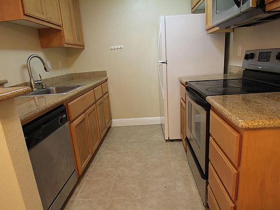 4th image of 2710 Somerset Park Cir