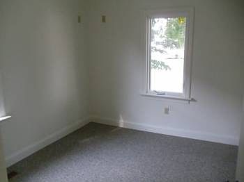 2nd image of 418 Broad St