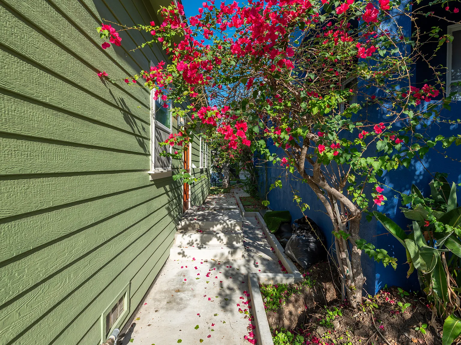 2 bed, 850 sqft, $3,595 — Photo 4