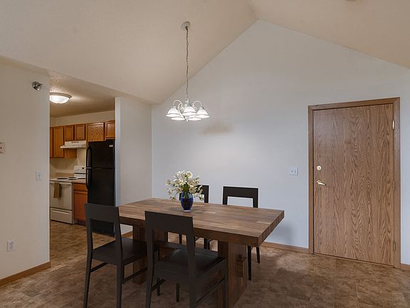 Grand Forks, ND Creekside Apartments | Dining
