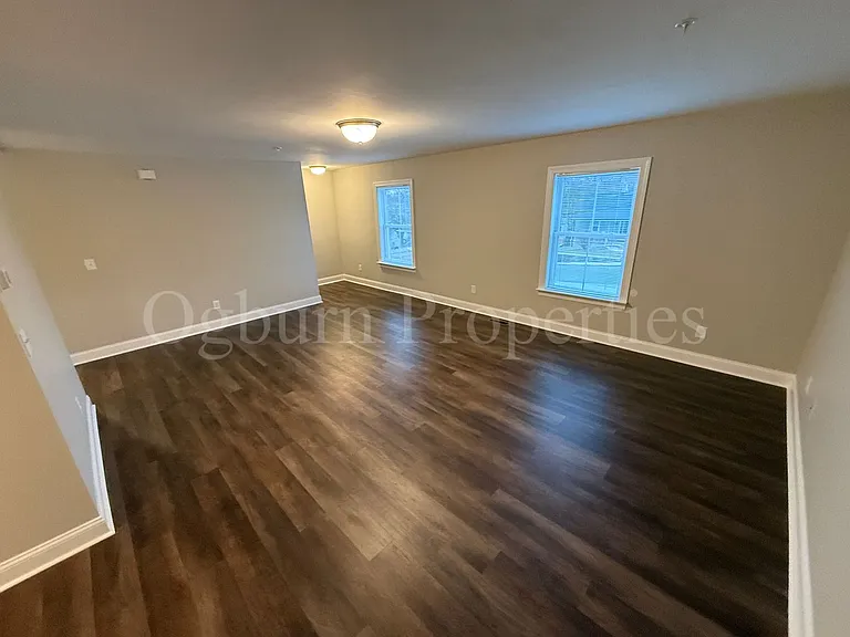 500 N Dunleith Ave — Photo 3