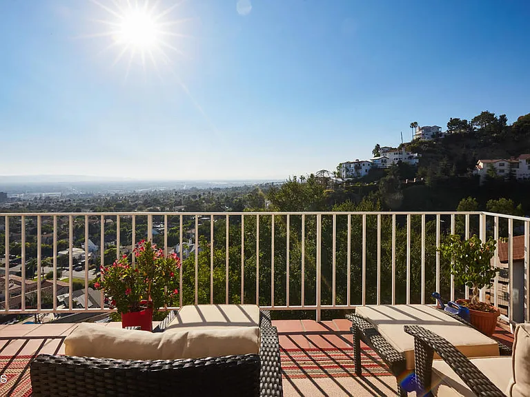 1234 E Tujunga Ave — Photo 29