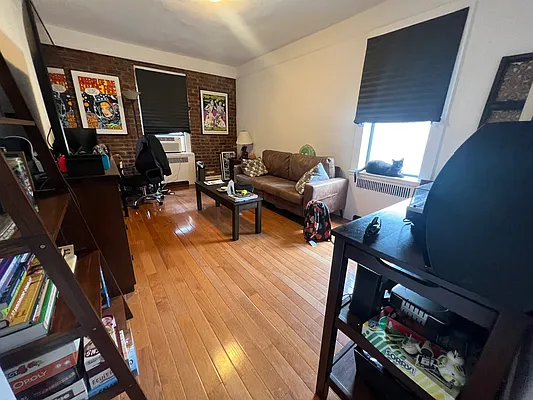 Rented by Voro New York | media 28