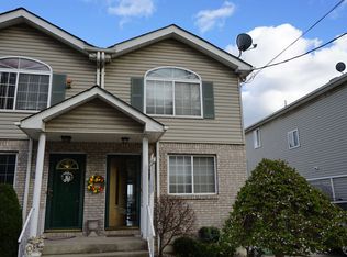 794 Richmond Rd, Staten Island, NY 10304