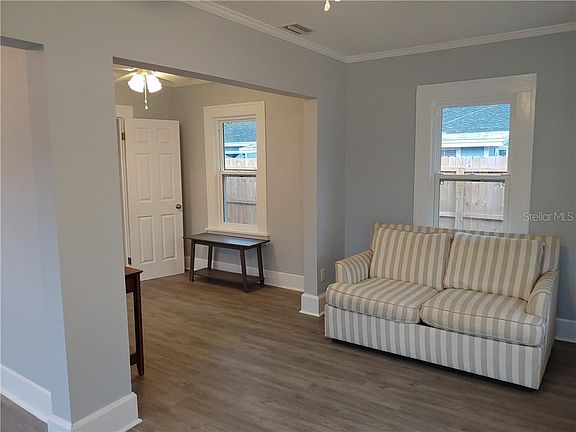 3rd image of 416 26th Ave S