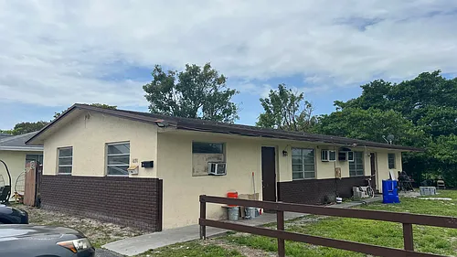 1691 SW 44th Ter #1-2 Photo 1